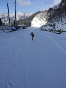 「久しぶりのスキー・・」カミキハラ　(￣‥￣)　=　＝3